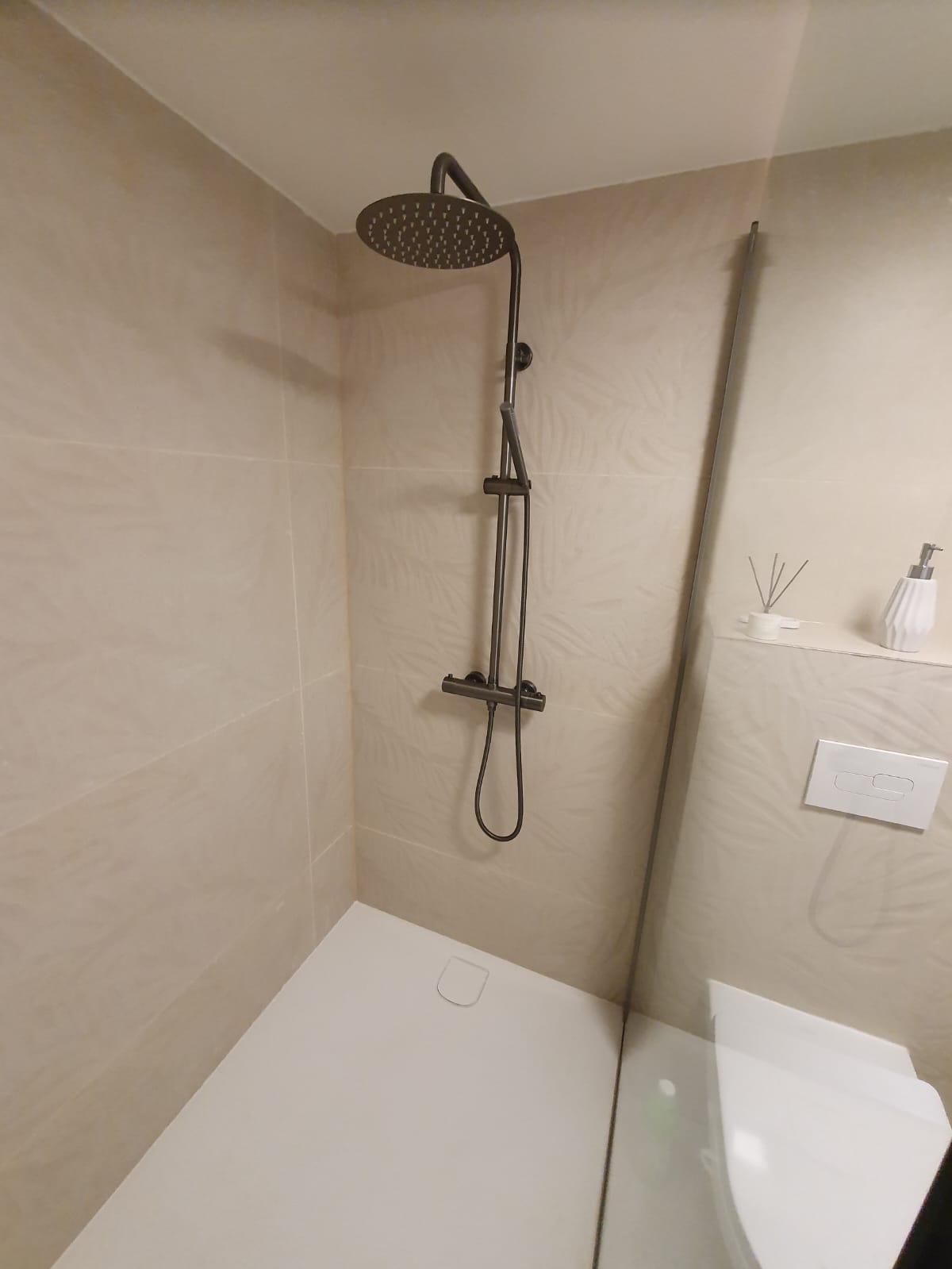 Douche pommeau rond — Thionville